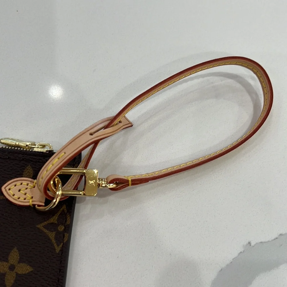 Louis Vuitton Neverfull wristlet - Picture 2 of 8